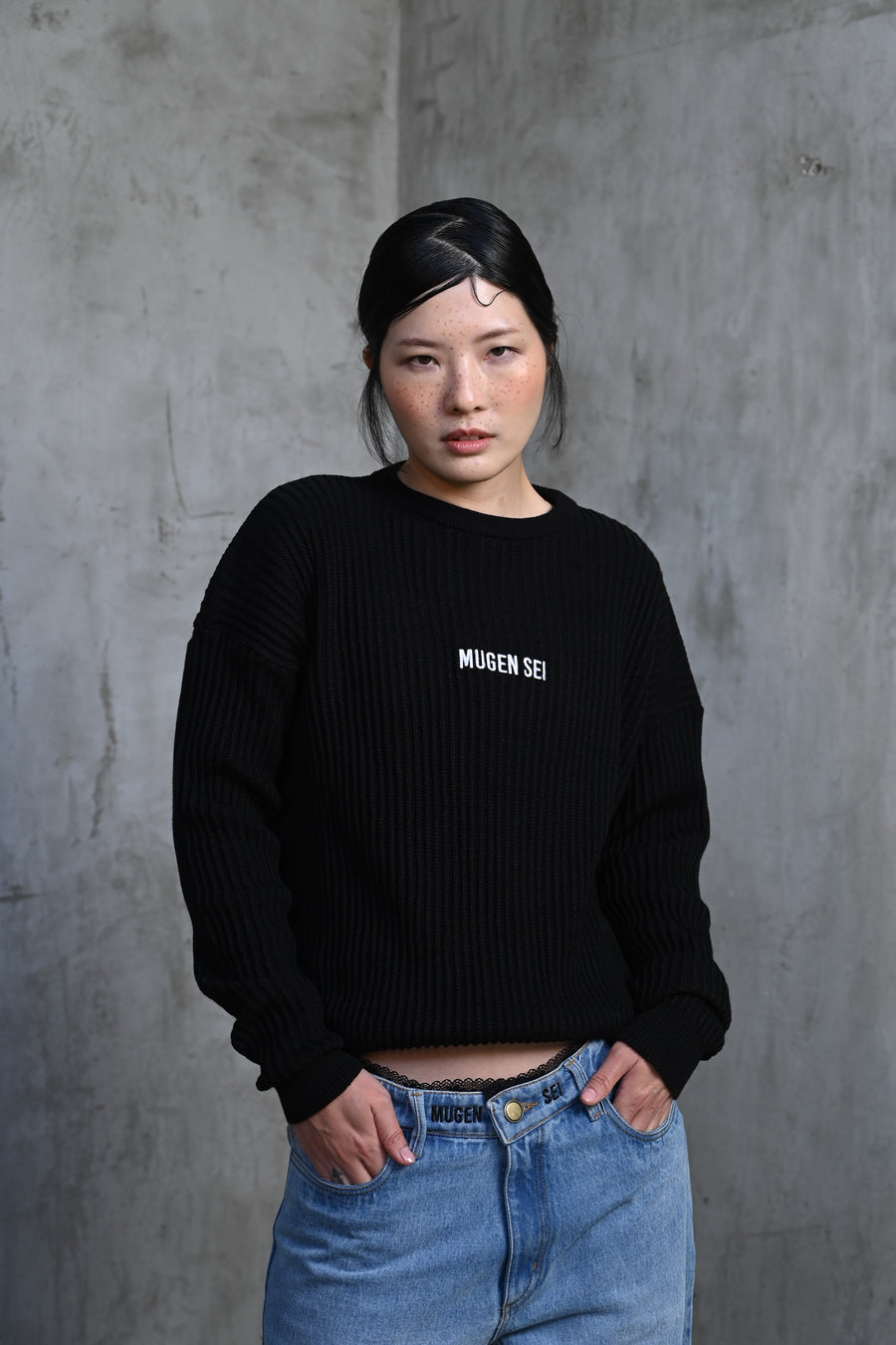 ITO BLACK SWEATER