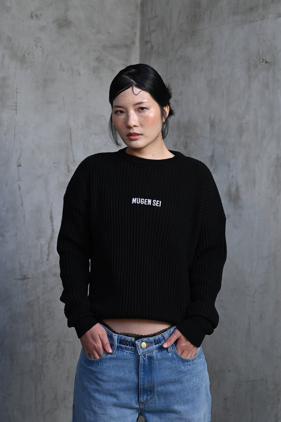 ITO BLACK SWEATER