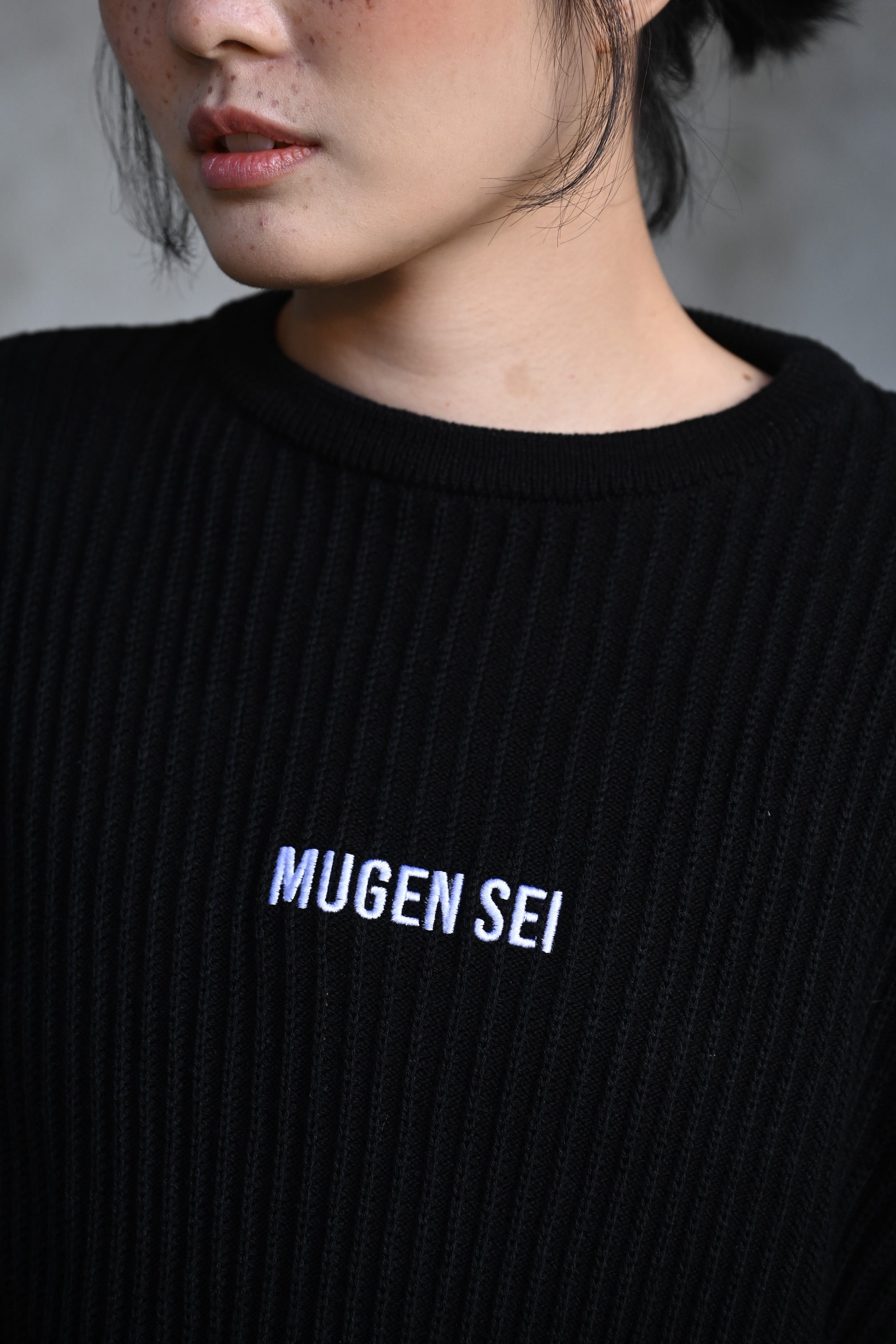 ITO BLACK SWEATER